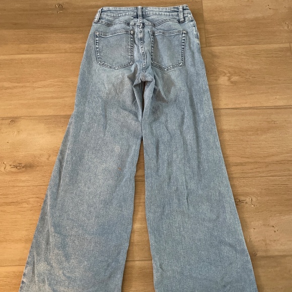 Blue jeans - Picture 3 of 4